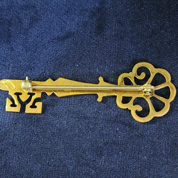 WRE 12 KGF key brooch - Picture 2 of 3